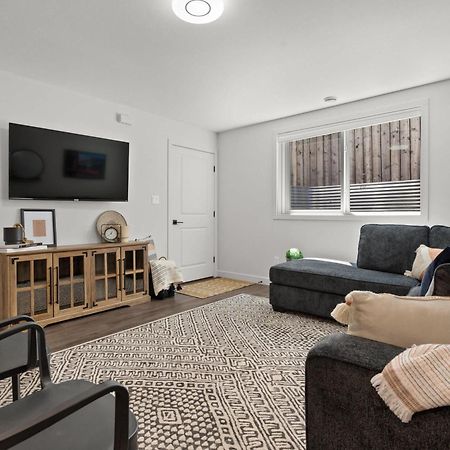 Villa Livingston Way I Sleep 6 I Netflix I Kitchen I Tv Pincher Creek Exterior foto
