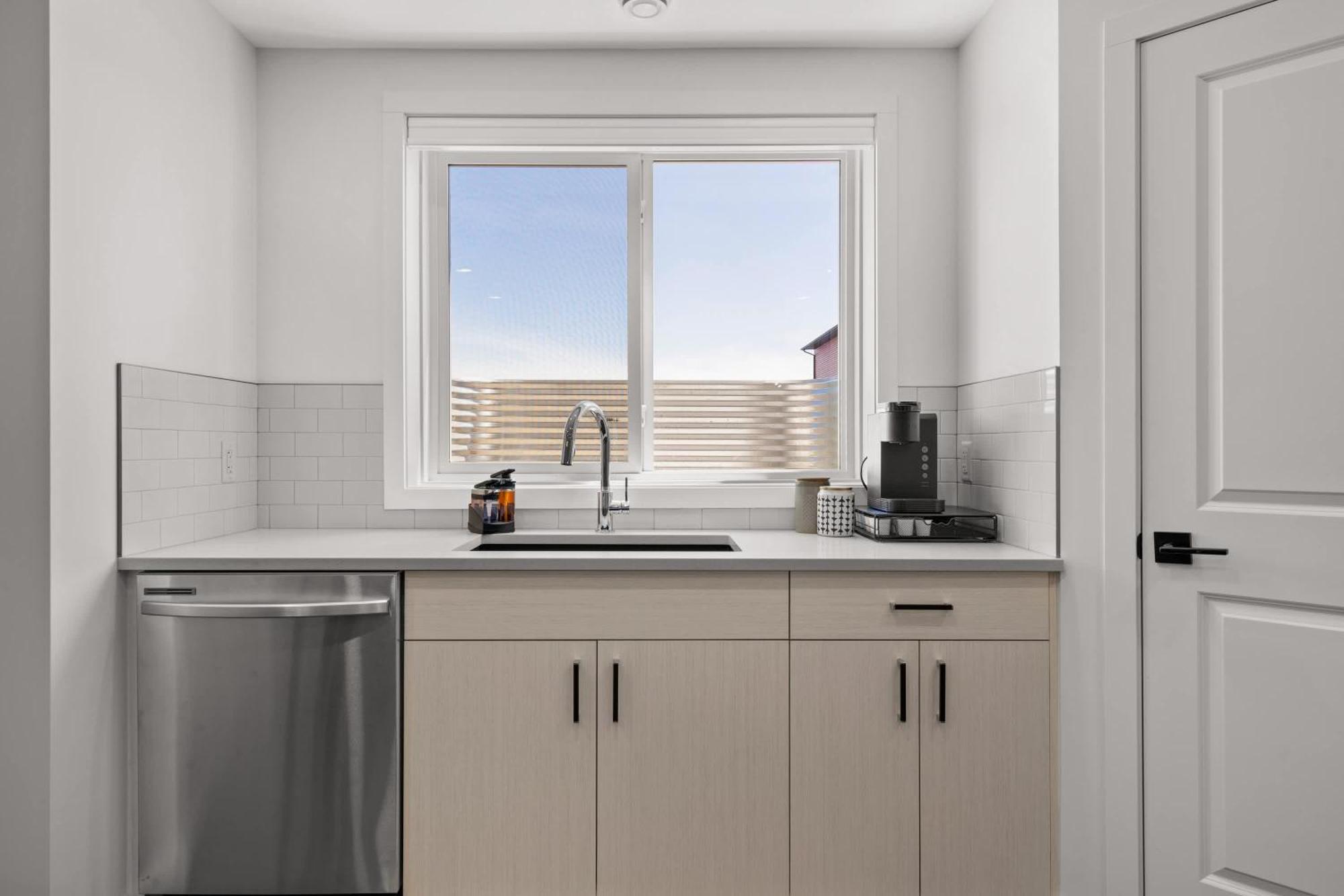 Villa Livingston Way I Sleep 6 I Netflix I Kitchen I Tv Pincher Creek Exterior foto